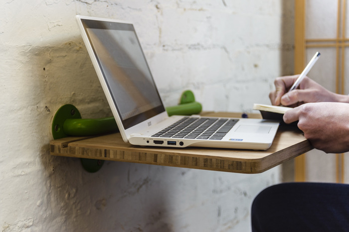 Portable Lap Desk Installation No.1: Mehr als nur ein Schreibtisch