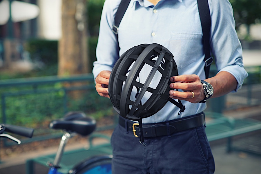 Fend: Klappbarer Fahrradhelm erleichtert Transport