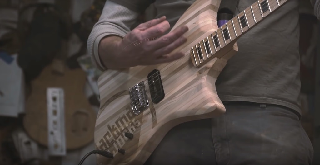DIY: E-Gitarre aus Palettenholz gefertigt